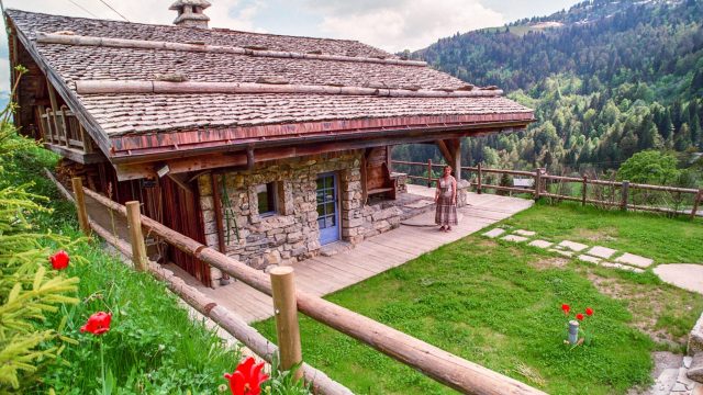 Chalet d'Heïdi avec vue sur les montagnes